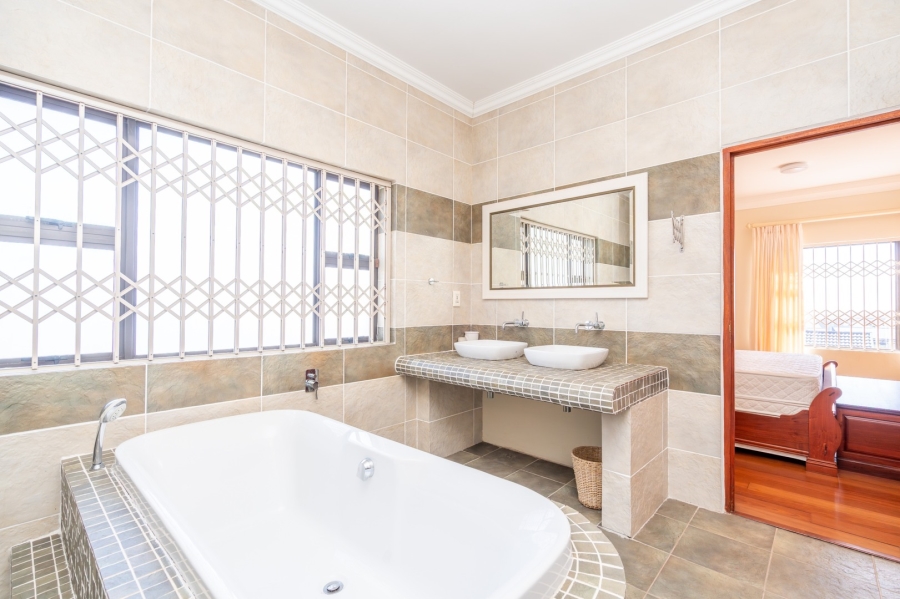 7 Bedroom Property for Sale in Myburgh Park Western Cape